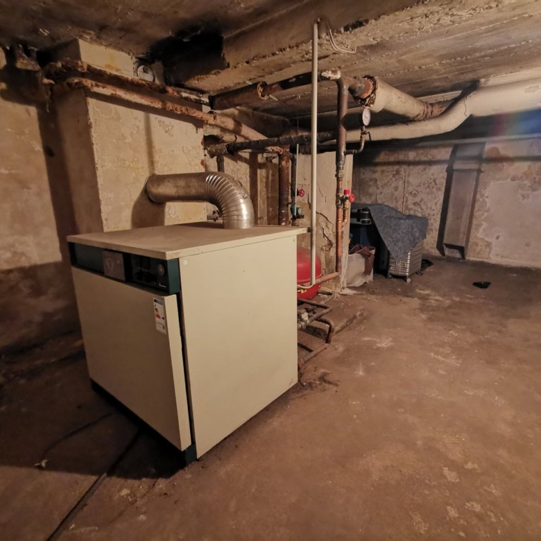 Ремонт и обслуживание подвалов, систем отопления и водоснабжения в зданиях; профессиональные услуги по энергоэффективному теплоснабжению и монтажу инженерных коммуникаций для коммерческих и жилых помещений.