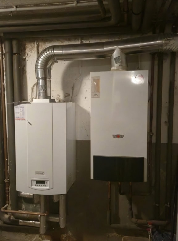 – Heizungsanlage, Boiler, Heizsystem, Installationen, Haustechnik, Gebäudetechnik, Heiztechnik, Wärmepumpe, Heizkessel, Heizungsinstallation, Dem-Gruppe, Sanitärtechnik, technische Anlagen, Gebäudeheizung, Energietechnik.