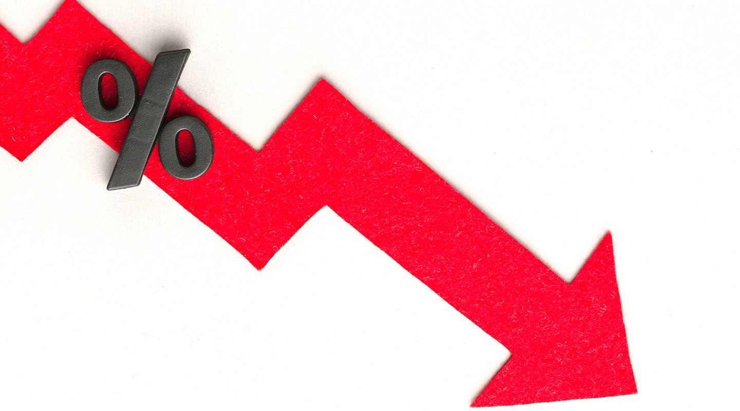 Verkaufrückgang, wirtschaftliche Abwärtstrend, Finanzmarkt, geldpolitische Herausforderungen, wirtschaftliche Unsicherheit.